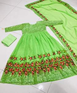 Diseñador indio exclusivo pesado Lahenga Choli con ropa de novia dupatta precio al por mayor Ropa Étnica Fabricación de Surat - Product Image 1