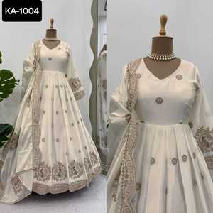 Nouvelles robes Anarkali lourdes de style indien pakistanais exclusif avec travail de codage de séquence lourd et costume Salwar Kameez de travail de pierre - Product Image 5