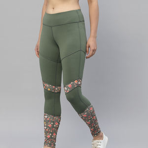 Legging taille haute pour femmes de haute qualité sur mesure Nouveau Legging cousu en tissu tricoté respirant de couleur unie Fabriqué au Pakistan - Product Image 4