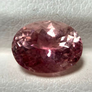 Piedra Preciosa de Turmalina de Color Rosa Melocotón Natural, Corte Ovalado - Product Image 1