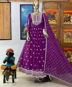 PRESENTANDO NUEVO DISEÑADOR BORDADO ANARKALI VESTIDO GEORGETTE BORDADO DE BUENA CALIDAD A PRECIO AL POR MAYOR - Product Image 2