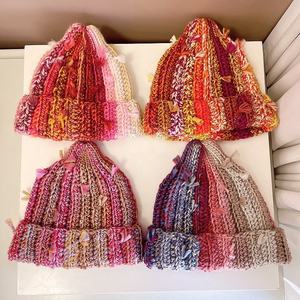 Gorro de Lana con Borlas Coloridas para Mujer, Gorro Tejido Cálido para Otoño e Invierno con Protección para las Orejas - Product Image 3