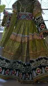 Vestido Maxi Tradicional Afgano Kuchi de Satén, Ecológico, Lavable, de Lujo, Bordado en Contraste, Superventas - Product Image 5