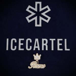 จี้เพชรโมอิสซาไนต์ทองคำ 14K แบบกำหนดชื่อได้ รุ่นโรม พร้อมจี้ห้อยประดับทองคำ 14K สลักชื่อเฉพาะตัว จี้เพชรโมอิสซาไนต์ดีไซน์พิเศษ - Product Image 5