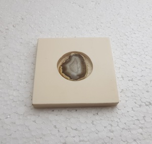 Sous-verre marron et multicolore en bois et en résine de forme carrée avec logo personnalisé au prix de gros, ensemble maison, hôtel, restaurant, vaisselle d'occasion - Product Image 6