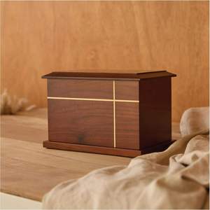 Urne funéraire en noyer artisanale pour cendres de crémation, urne en bois massif pour adultes jusqu'à 200 livres, approuvée par la TSA, urne commémorative décorative - Product Image 2