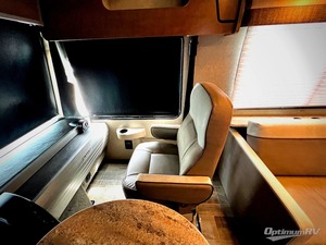 รถบ้านมือสองสภาพดี W-I-N-N-E-B-A-G-O RV I-N-T-E-N-T 31P รุ่นปี 2019 สมรรถนะสูง ยาว 36 ฟุต รับน้ำหนักได้ 2000 กก. สีเข้ม ขาย - Product Image 2