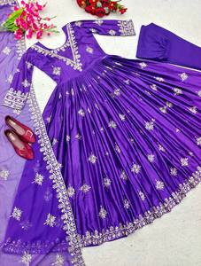 ชุดปาร์ตี้ดีไซน์เนอร์พร้อม Dupatta ที่มีลำดับงานพิมพ์ลาย - Product Image 2