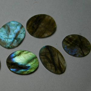 100% pierre précieuse de Labradorite taillée à facettes naturelles aux prix d'usine Lot de gros fournisseur de gemmes de Labradorite produit en vrac à vendre - Product Image 1