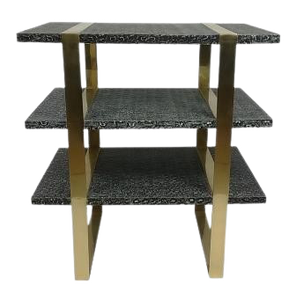 Escritorio de Resina Imitación Piel de Cangrejo Modelo DPC 0055 con Tres Cajones y Bandeja de Servicio de Mimbre/Ratán de Vietnam para Muebles de Sala - Product Image 2