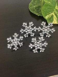 Flocon de neige rond de serviette boucles de serviette en métal pour mariage dîner de noël ajoute du charme à votre table à manger décor papier bois - Product Image 5