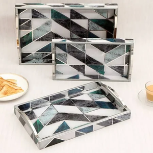 บ้าน Co. ถาดเสิร์ฟไม้สี่เหลี่ยมผืนผ้าพิมพ์ลายเรขาคณิตสีเขียวและสีขาว3-Pcs - Product Image 4