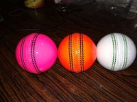 Balle de cricket professionnelle personnalisable en cuir durable prix de gros Options d'entraînement pour l'application de match de ligues