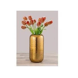 Los floreros de metal proporcionan un soporte constante para flores de tallo largo, la estructura elegante mejora la armonía general del interior. - Product Image 1