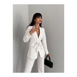 Completo pantalone giacca a righe con cintura da donna - Product Image 6