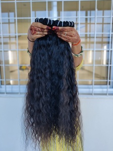 หนังกําพร้าดิบ 100% จัดตําแหน่งการประมวลผลทางเคมีไม่มีที่รวมกลุ่มเวอร์จินธรรมชาติสีดําหยิกวัดอินเดียต่อผมมนุษย์ - Product Image 5