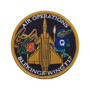 Vente chaude Patch brodé en sergé personnalisé avec logo, à coudre ou thermocollant, style mode haut de gamme pour vêtements, chapeaux, principalement en tissu, motifs fleur et cœur - Product Image 1