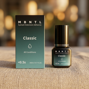 Colle liquide pour extensions de cils MBNTL fabriquée en Corée - Stock entrepôt - Séchage rapide 0,5s - Qualité supérieure - Sans cruauté animale - Végétalienne - Résistante à l'eau - Tenue 8 semaines - Product Image 1