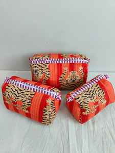 ชุดกระเป๋าเครื่องสำอางน้ำหนักเบาแบบมีซิปพิมพ์ลายสัตว์ (เสือ) ผ้าฝ้าย 3 ชิ้น พร้อมกระเป๋าจัดระเบียบสำหรับการเดินทางและการใช้งานแบบสบายๆ - Product Image 4