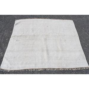 พรมตุรกีขนาด 5x4.2 ฟุต, พรมวินเทจ, พรมขนสัตว์ลายดอกไม้สีขาว - Product Image 1