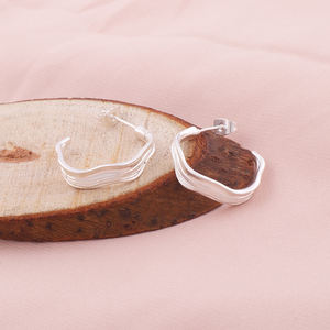 Pour les femmes porter plaine métal sculptural géométrique cerceau laiton argent plaqué demi-ouvert cerceau boucle d'oreille tenue décontracté cadeau pour elle - Product Image 1