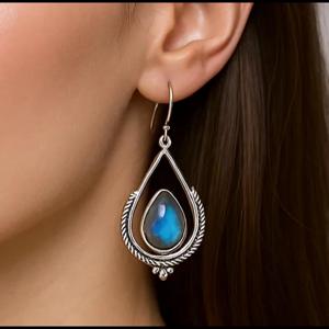 Boucles d'oreilles pendantes en labradorite : bijoux en argent sterling 925 avec pierre précieuse en forme de goutte - Product Image 1