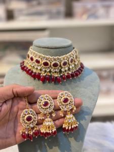 Conjunto Kundan de Alta Calidad con Maang Tikka para Mujer, Conjunto de Collar Gargantilla de Primera Calidad, Perfecto para Bodas y Fiestas - Product Image 2