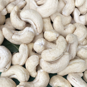 Anacardos Crudos de Alta Calidad W180, Empaque Personalizado, Santiago Vietnam, 24 Meses de Duración - Product Image 1