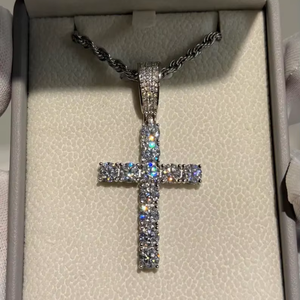Collar con Colgante de Cruz con Incrustaciones de Diamantes, Joyería Hip Hop de Plata 925 con Moissanita VVS - Product Image 1