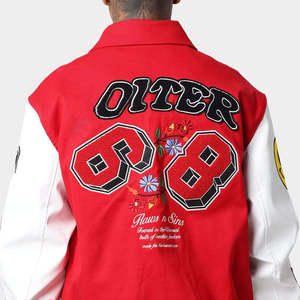 Veste universitaire rouge pour homme personnalisée, veste en laine vierge de qualité supérieure avec manches longues pour impression de marque privée - Product Image 3