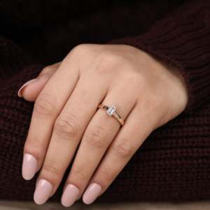 Bague de fiançailles solitaire en émeraude et diamant de culture LR20929B - Product Image 6