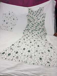 Panneau de tissu brodé à la main de poids lourd pour robes de haute couture avec des styles croisés en jacquard en chevrons entrelacés - Product Image 6