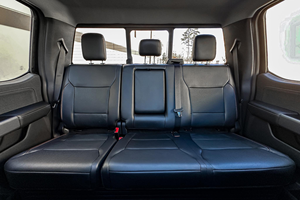 Ford F-250 Super Duty Lariat 4x4 2023, boîte automatique, titre propre, sans accident, faible kilométrage, prêt pour l'expédition - Product Image 4