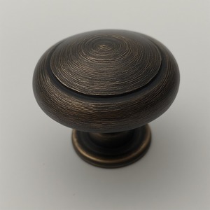 Perilla de Puerta de Hierro hecha a mano con acabado negro mate y textura desigual diseñada para interiores decorativos - Product Image 2