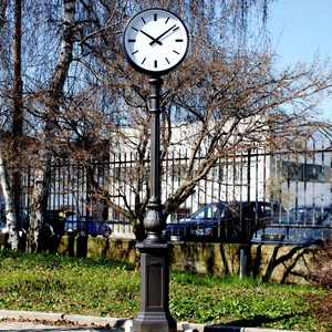 Orologio da Esterno Italiano Personalizzato a Singola Faccia con Quadrante Illuminato, Testata Decorativa e Orologio Master Sincronizzato - Product Image 4