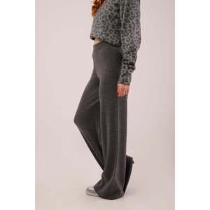 Pantalones de punto antracita al por mayor con cintura acanalada y pierna ancha de talle alto, característica antipilling - Product Image 2