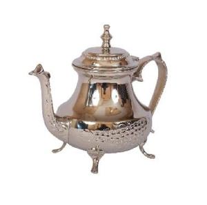 Belle bouilloire en laiton avec un design en relief et des gravures de bétail pour un usage domestique et pour offrir en cadeau, y compris des cuillères en métal - Product Image 1