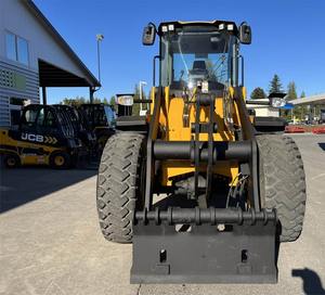 2017 JCB 427 AGRI Chargeuse sur pneus construite pour l'énergie et la productivité agricole - Product Image 1