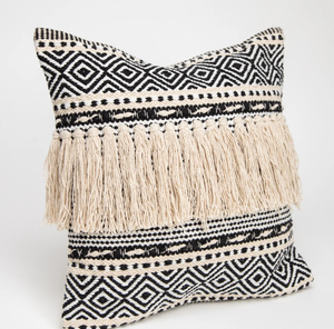 PACK DE DOS Fundas de Almohada Boho de 18x18 con Flecos y Borlas-Fundas de Cojín Beige y Negro - Product Image 1