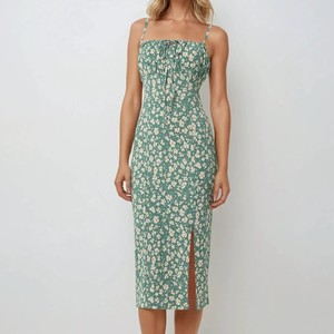 ชุดเดรสสตรี - Product Image 1