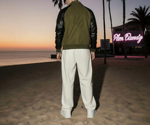 Veste de course de style universitaire pour homme en coton 100% personnalisé, avec broderie en chenille de haute qualité, vente en gros - Product Image 4