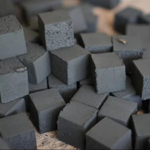 Briquettes de charbon de coco pour barbecue shisha et narguilé en forme de cube de haute qualité fabriquées en Indonésie - Product Image 1