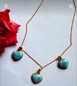 Collar con colgante de gemas Larimar con forma de corazón de tres formas elegantes de belleza, conjunto de bisel de joyería encantadora, Collar chapado en oro de plata esterlina - Product Image 1