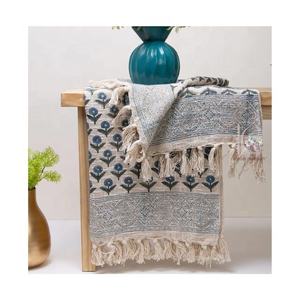 Mantas certificadas GOTS de algodón orgánico 100% con borlas bordadas de Mariegold Rosa hecha a mano de lana de invierno recién llegadas - Product Image 2