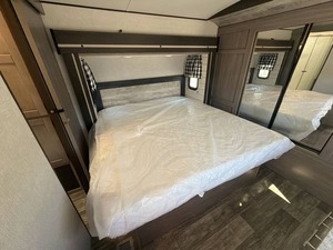Remolque de Campamento Usado Crossroads S-u-n-s-e-t T-r-a-i-l 330SI 2022 en Venta para Acampar y Viajar - Product Image 5