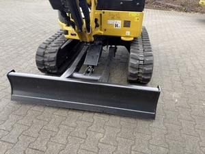 Mini-excavatrice Caterpillar 302.7 CR, 2,7 tonnes, compacte, diesel, sur chenilles |   Équipement de construction hydraulique - Product Image 6