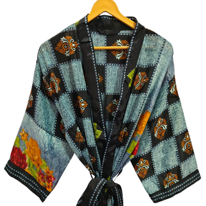 Robe indienne Floral soie Sari Kimono Vintage Sari Robe douce plage Robe de soirée indien fait à la main Kimono en soie - Product Image 1