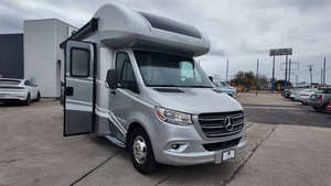 Mercedes-Benz Sprinter 3500XD 2022 en parfait état - Product Image 2