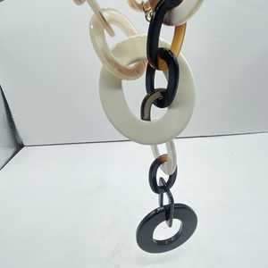 Collier chaîne épaisse en résine fait main, bijoux fantaisie surdimensionnés et élégants, bijoux légers et tendance, modèle femme ange - Product Image 6