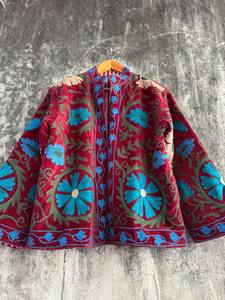 เสื้อแจ็คเก็ตกำมะหยี่ซูซานีสำหรับผู้หญิงสุดพิเศษพร้อมงานปักมืออันประณีต – เสื้อโค้ทสไตล์โบฮีเมียนที่ได้รับแรงบันดาลใจจากวินเทจอย่างสง่างาม - Product Image 3